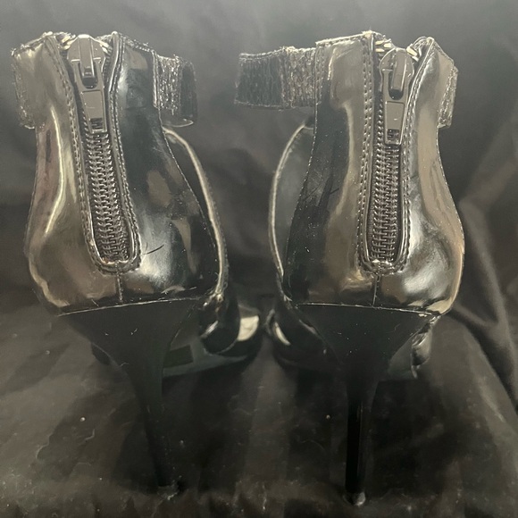 Qupid strappy black heel size 6.5 US. - Picture 5 of 7